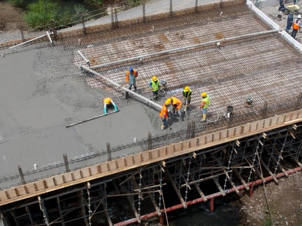 Orellana: Construcción de puente sobre el río D15 avanza