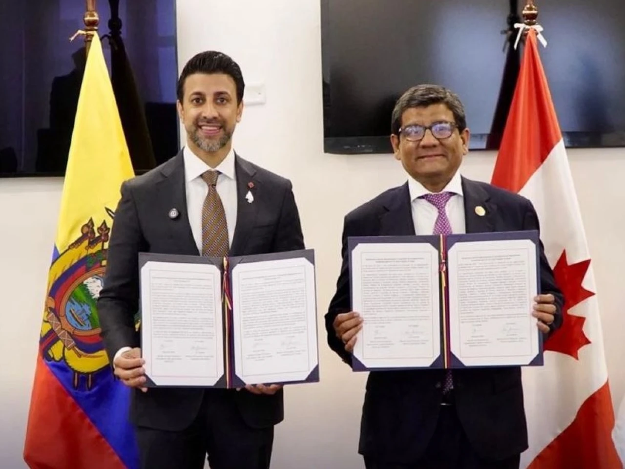 Ecuador y Canadá suscribieron declaración para "acelerar la firma del TLC"