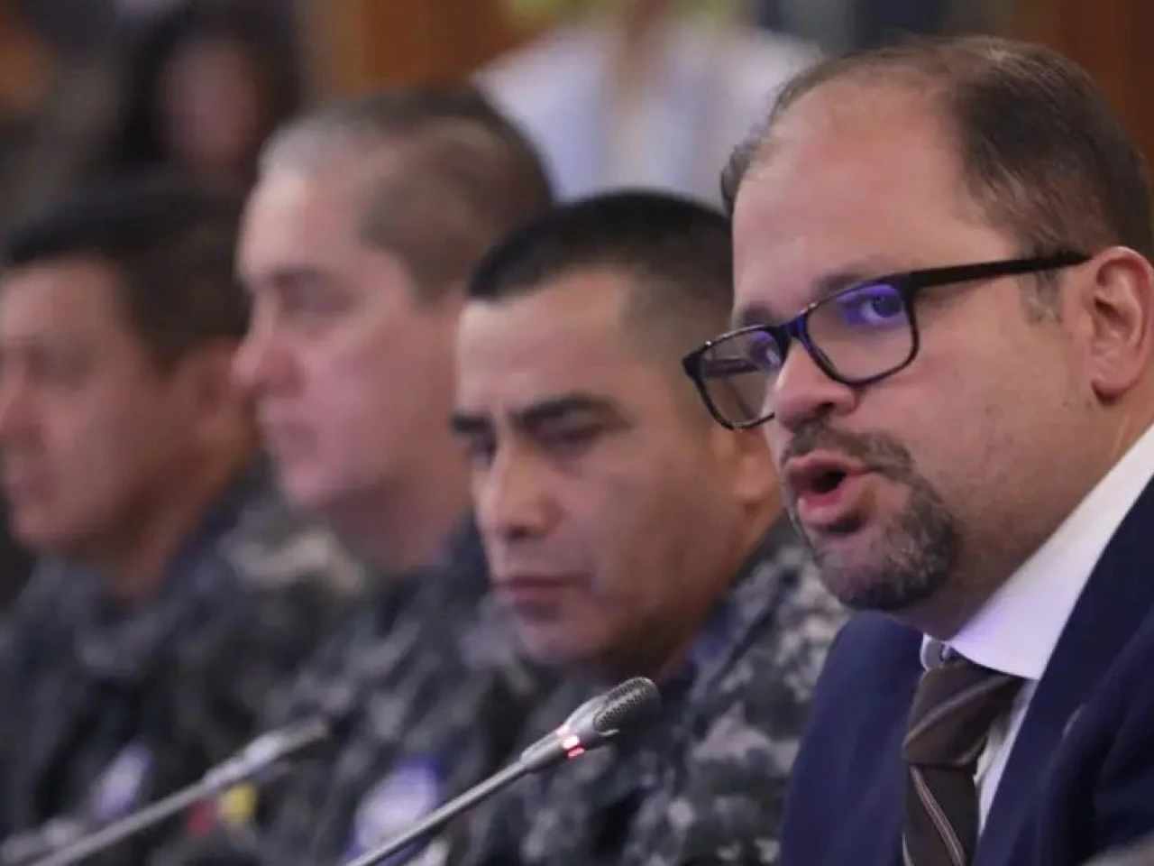 Operativo en siete provincias busca desarticular red de presunto tráfico internacional de armas