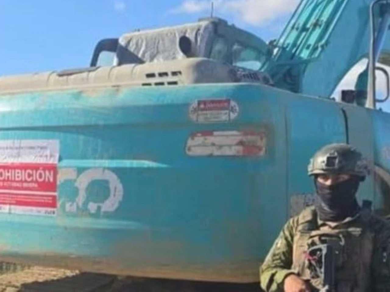 Fuerzas Armadas inhabilitan cinco excavadoras en Napo