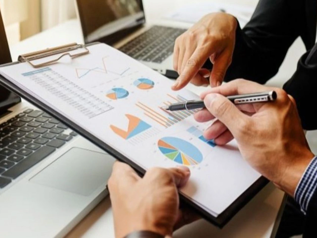 Carga empresarial en Ecuador llega al 36 % y afecta la inversión