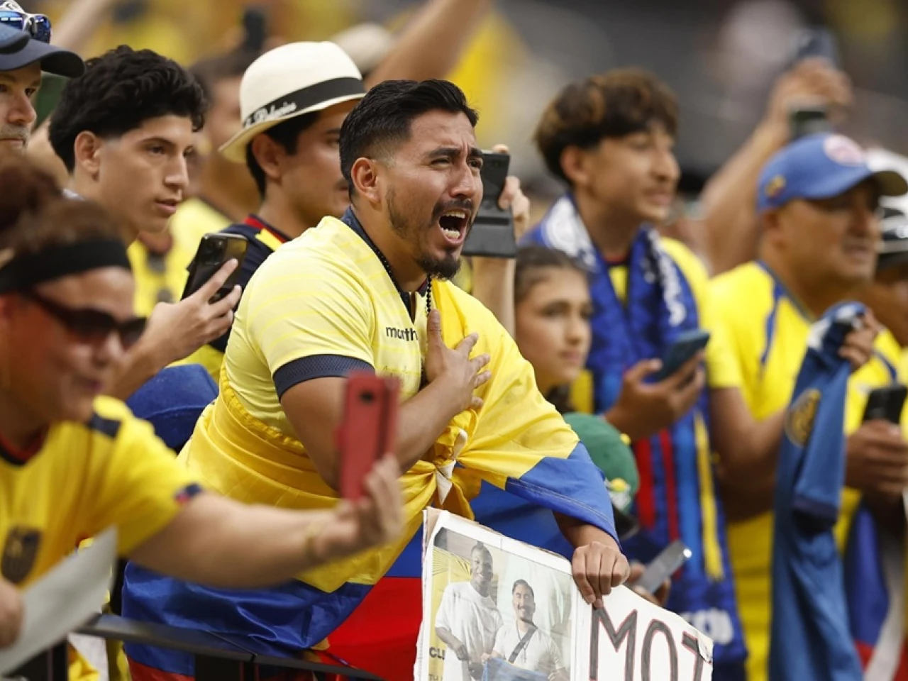 Ecuador venció 3-1 a Jamaica y sigue con vida