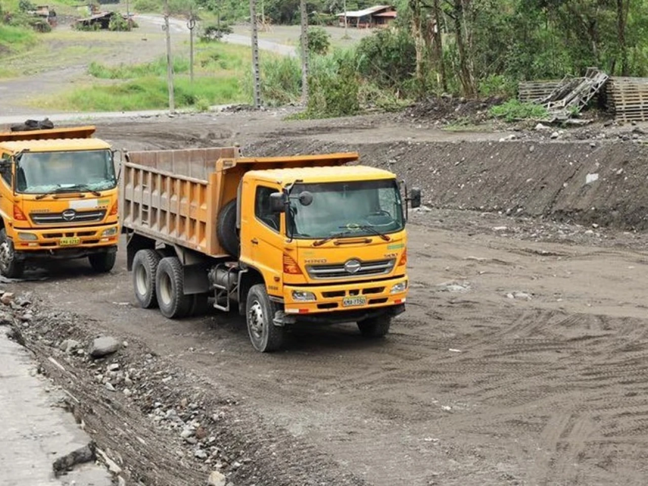 Los trabajos para colocar el puente sobre el río Marker avanzan