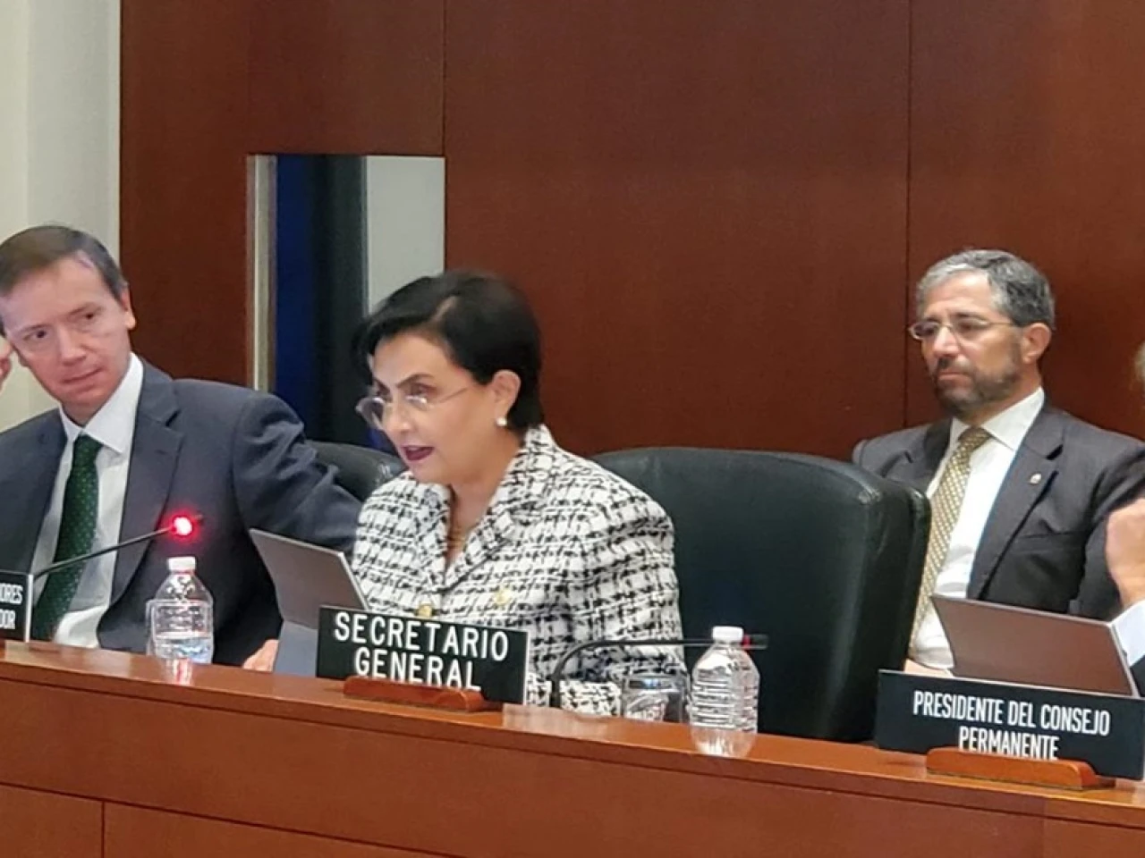 La OEA rechaza la violencia y da un espaldarazo a Noboa