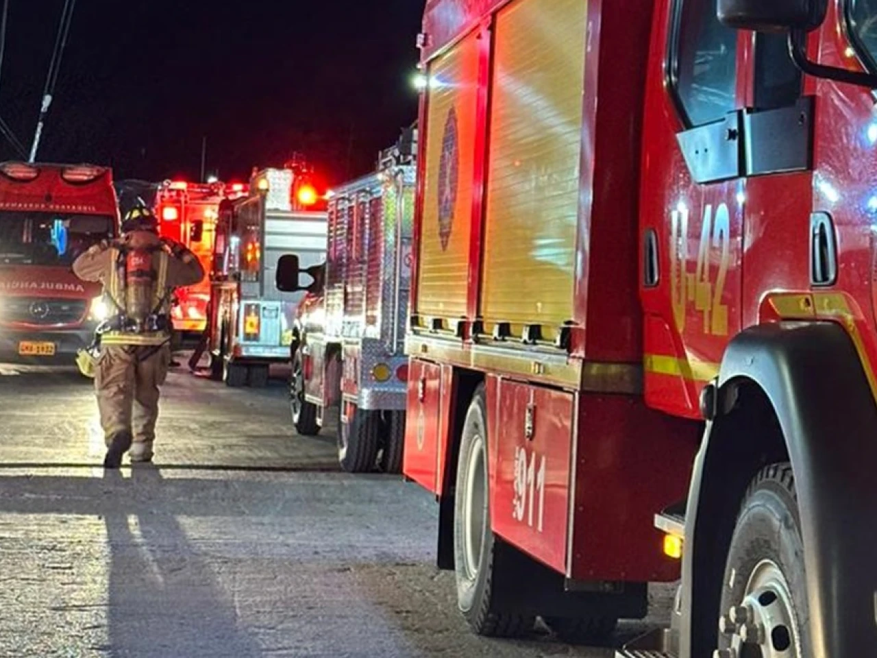 3 personas fallecieron al incendiarse un barco pesquero en Guayaquil