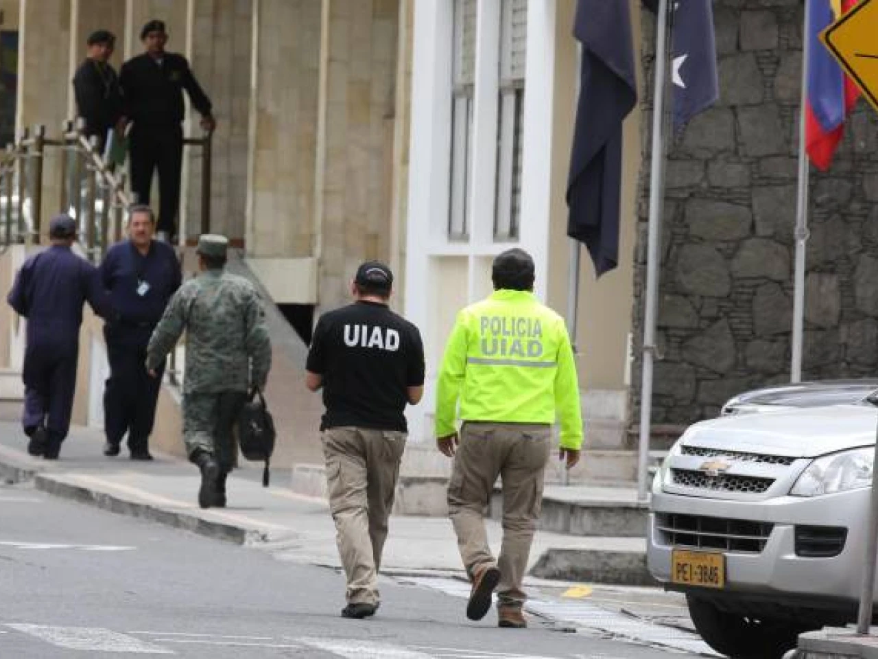 Desde los cuarteles se vendían armas y municiones