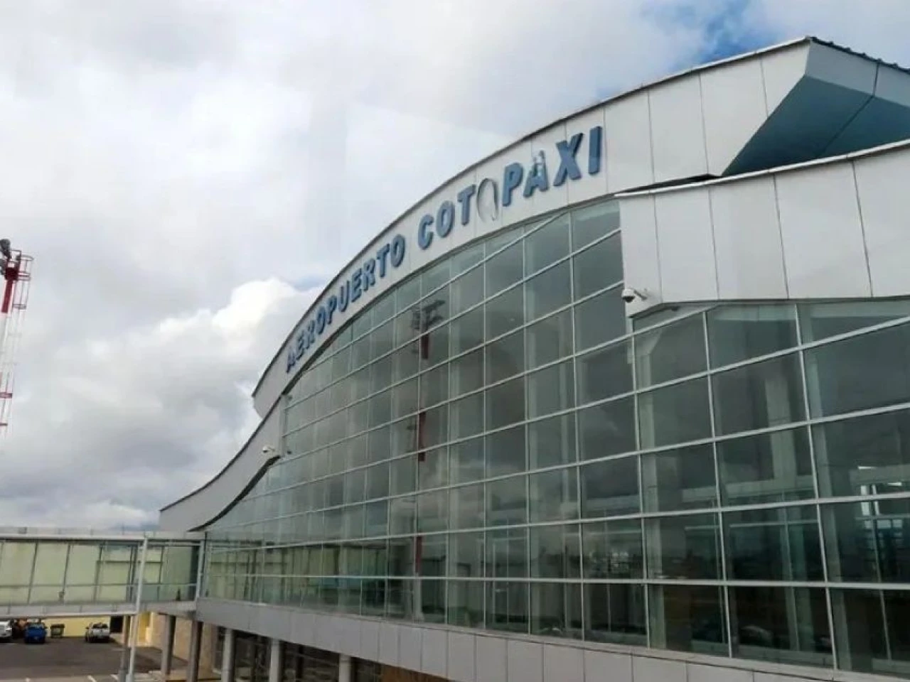 Gobierno busca reactivar el aeropuerto de Latacunga tras nueve años sin vuelos comerciales