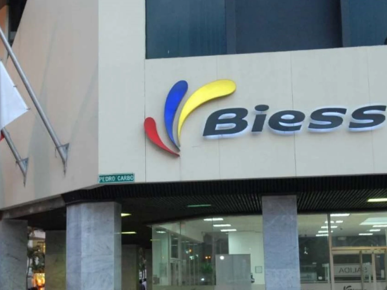 El Biess comprará bonos del Estado