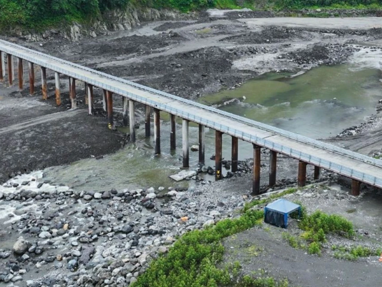 Finaliza construcción de dique en el río Coca para proteger infraestructura de Coca Codo Sinclair