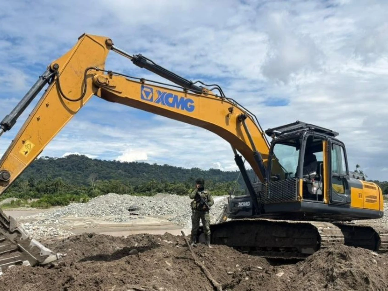 Militares decomisan maquinaria de minería ilegal en Pastaza y Napo 