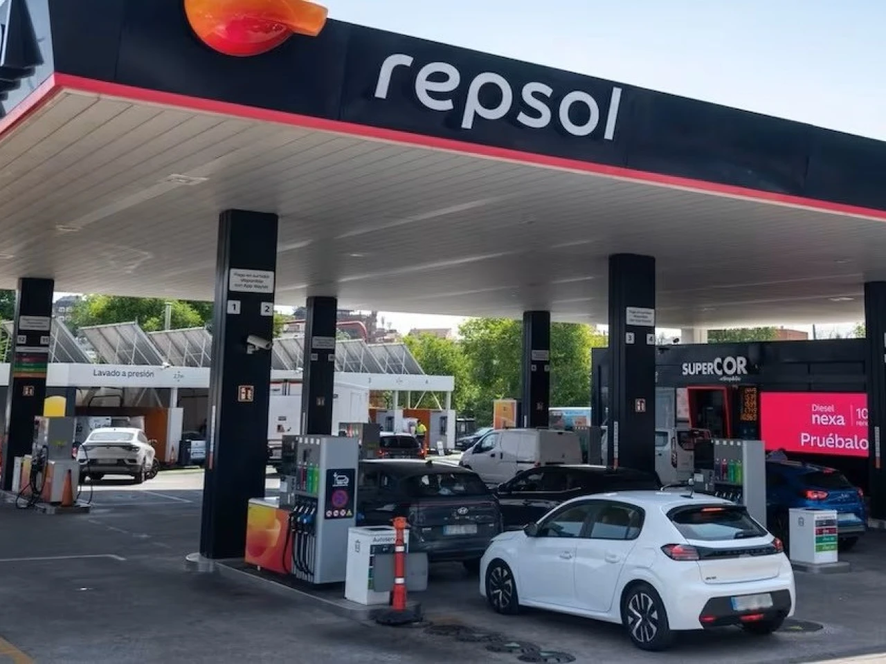Precios de los combustibles suben en Perú por el alza del petróleo