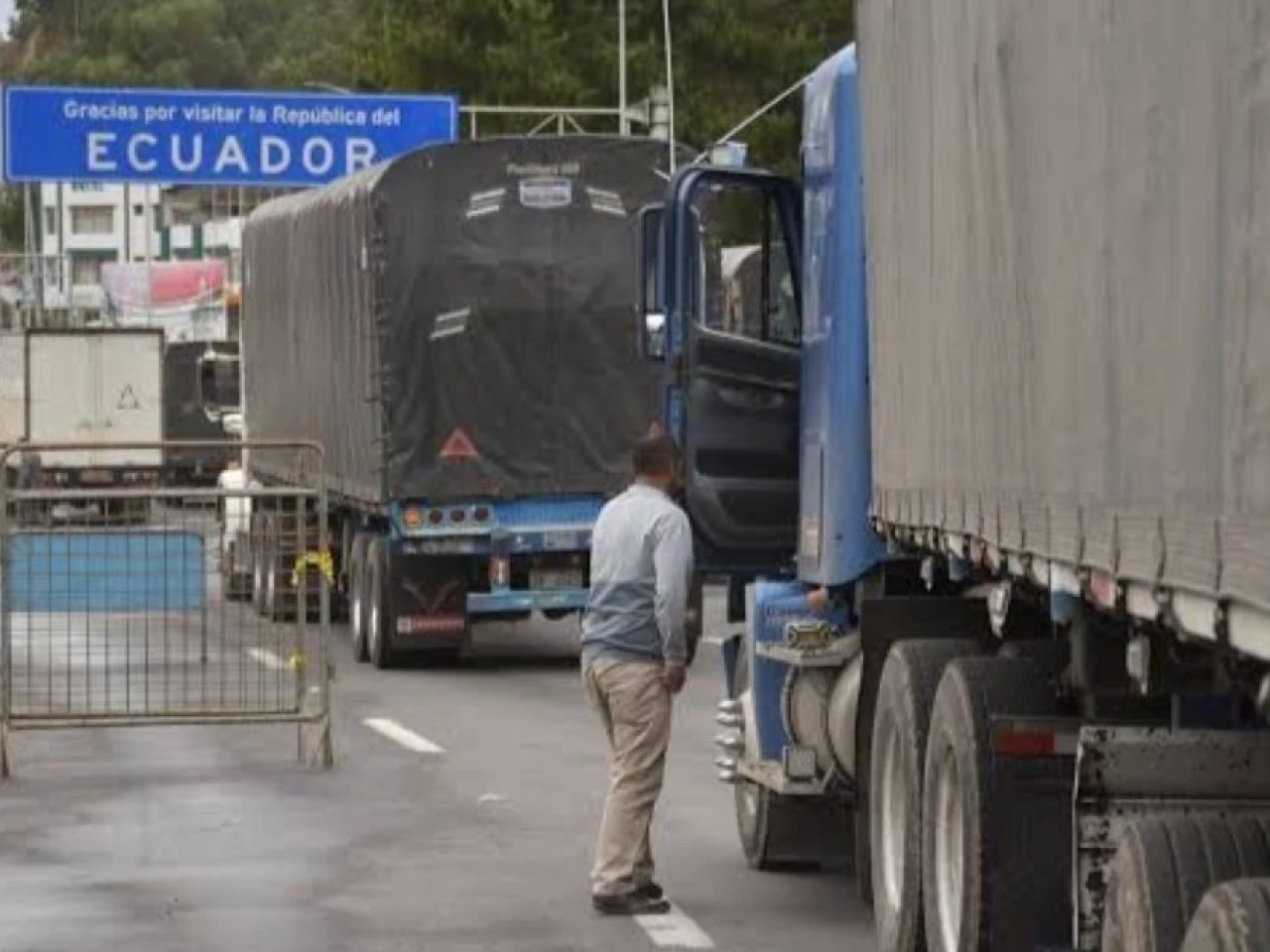Colombia elimina restricción al transporte de carga ecuatoriano