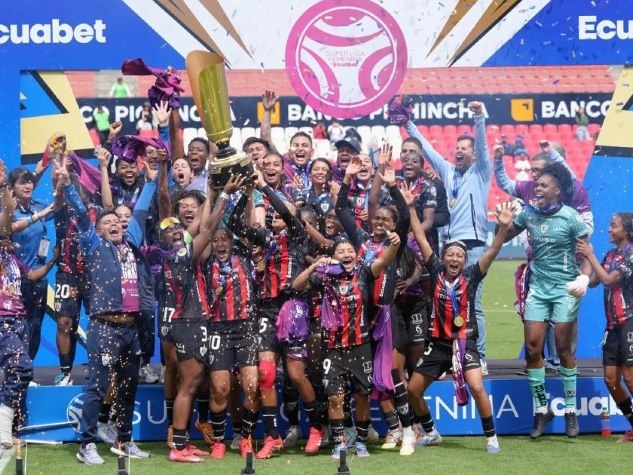 Dragonas retuvo el título de campeonas de la Superliga Femenina