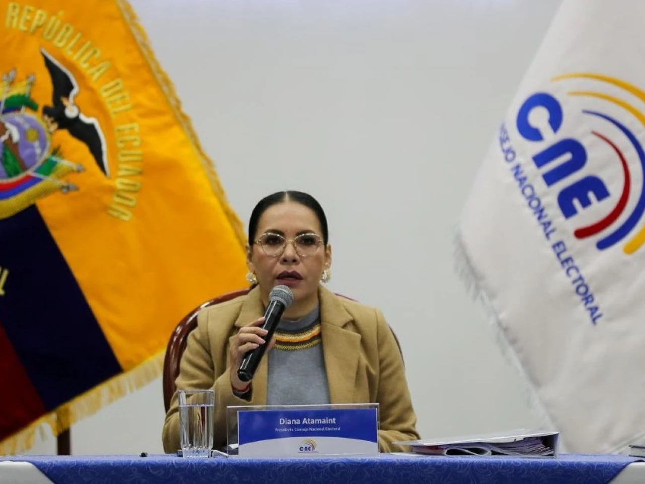 Atamaint: Noboa debe pedir licencia para hacer campaña al referéndum