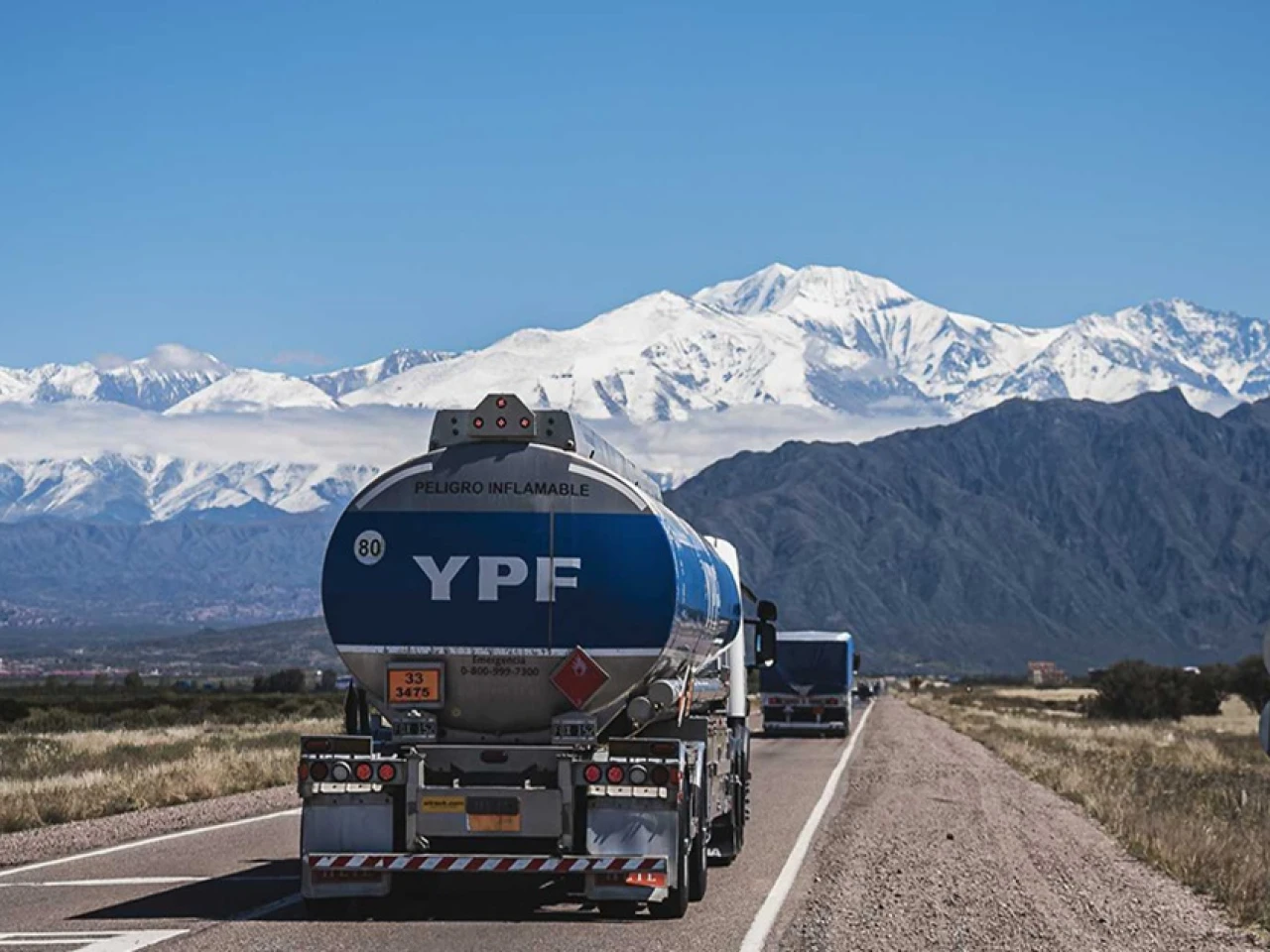 La petrolera argentina YPF recomprará deuda
