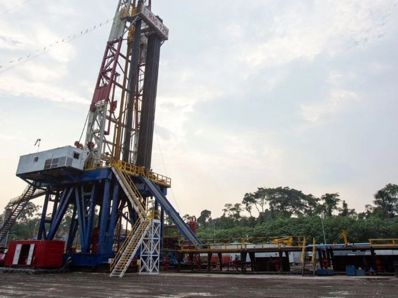En los primeros cinco meses del 2026,  la producción petrolera en Ecuador cayó 1.5%