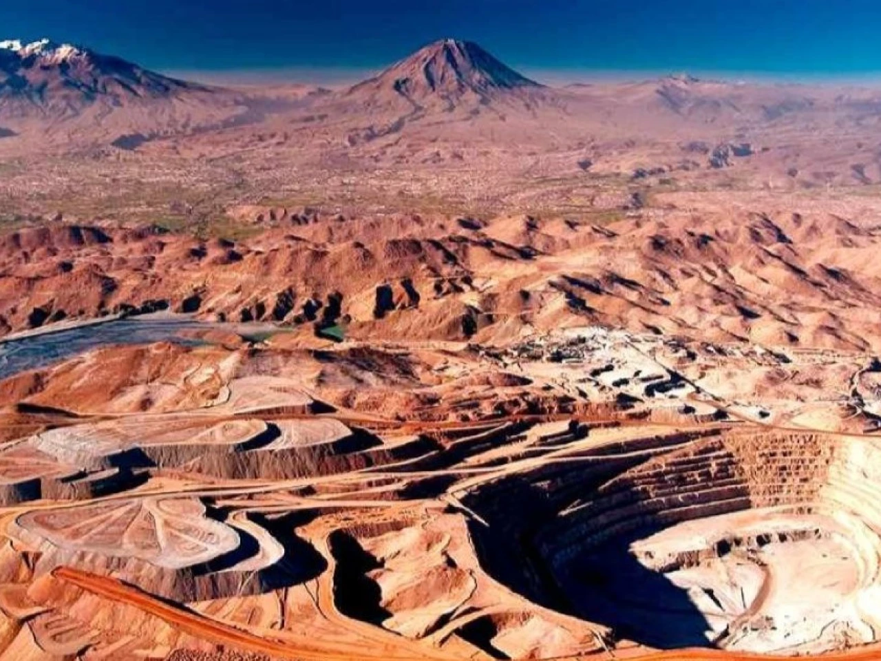 Altos precios de los metales abren una nueva oportunidad para Perú, pero el FMI advierte que no será suficiente