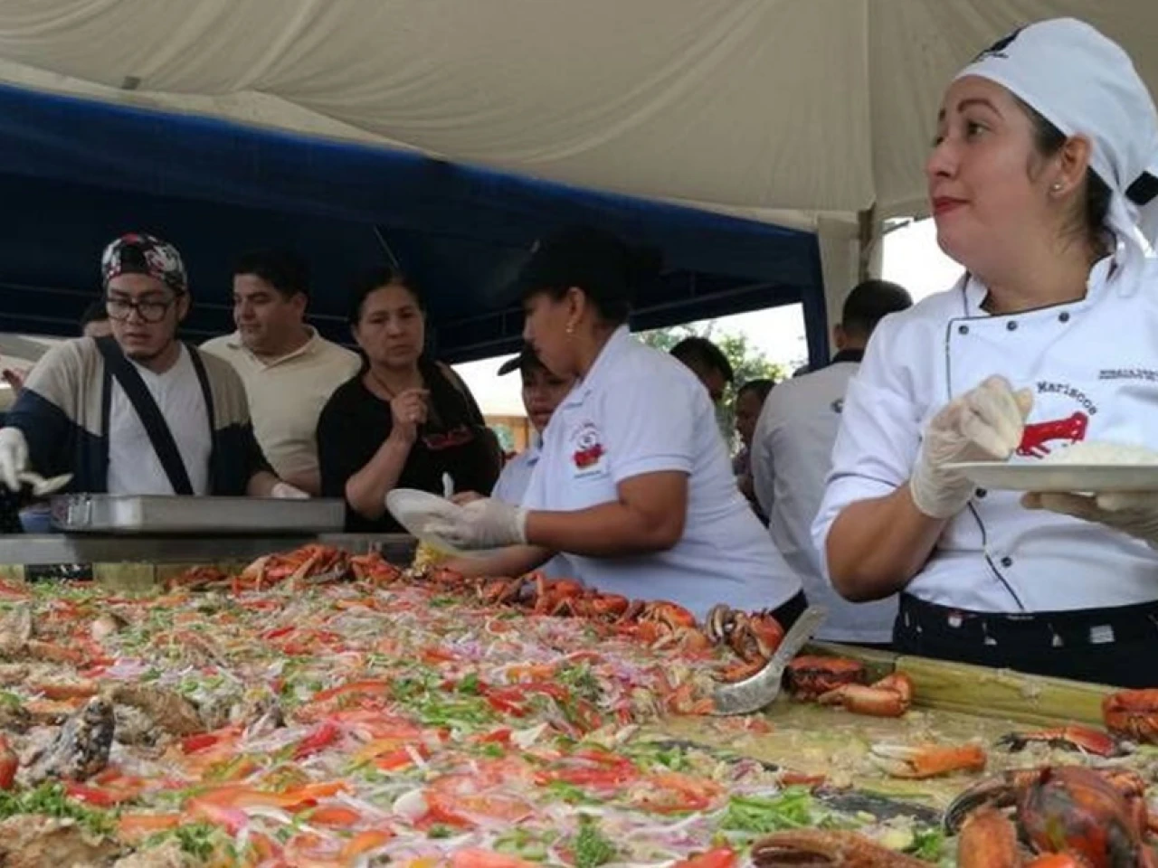  Naranjal rompió récord Guinness de ensalada de cangrejo