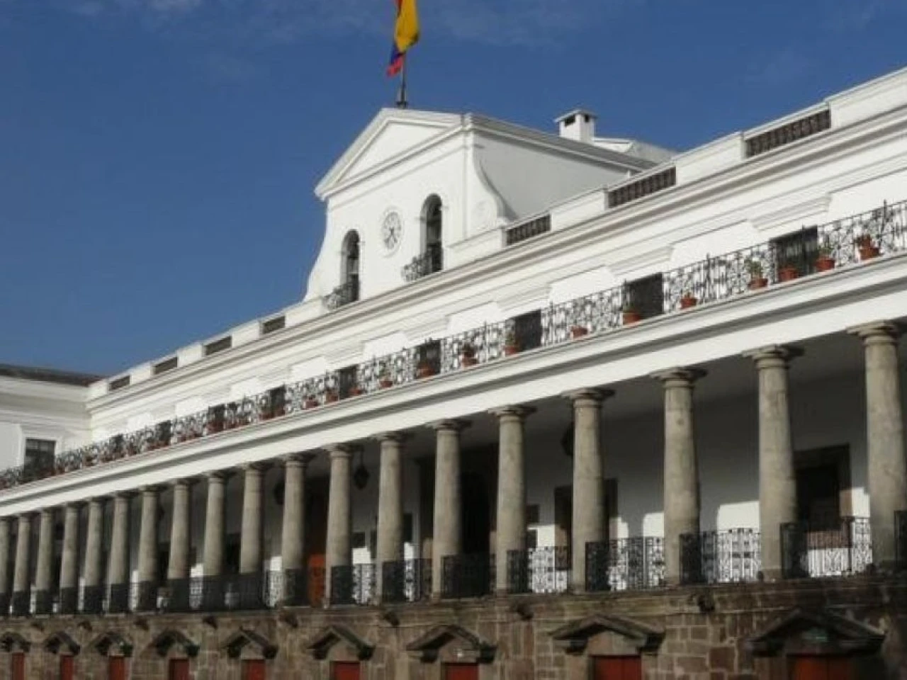 Baja del riesgo país mejora percepción financiera, pero no refleja toda la realidad económica 