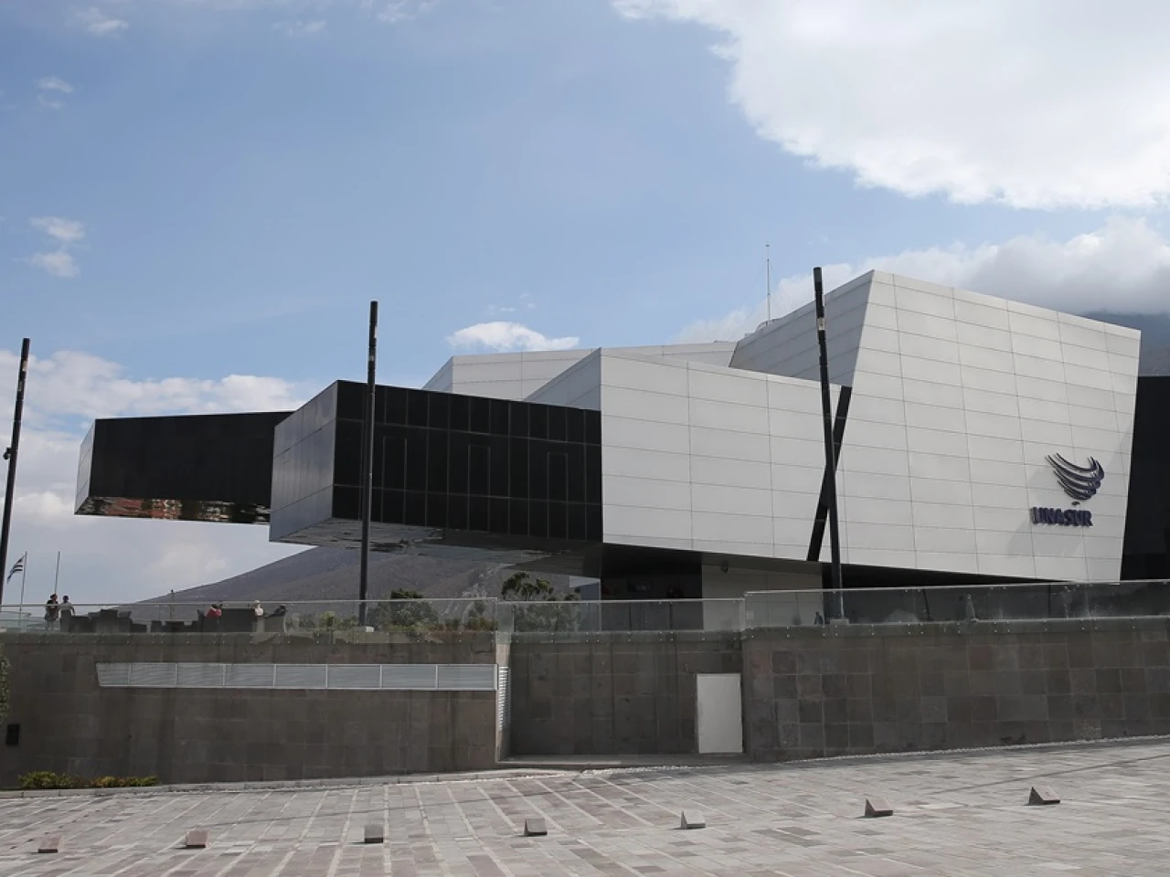 Petro propondrá al próximo presidente de Ecuador reabrir sede de la Unasur en Quito