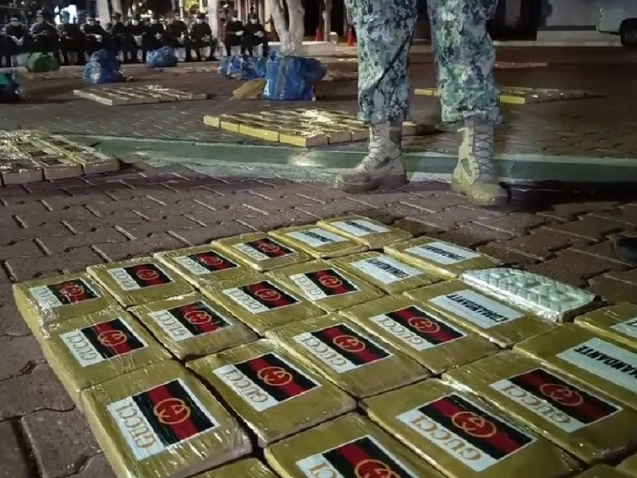 Una tonelada de droga fue incautada en una lancha cerca de Galápagos