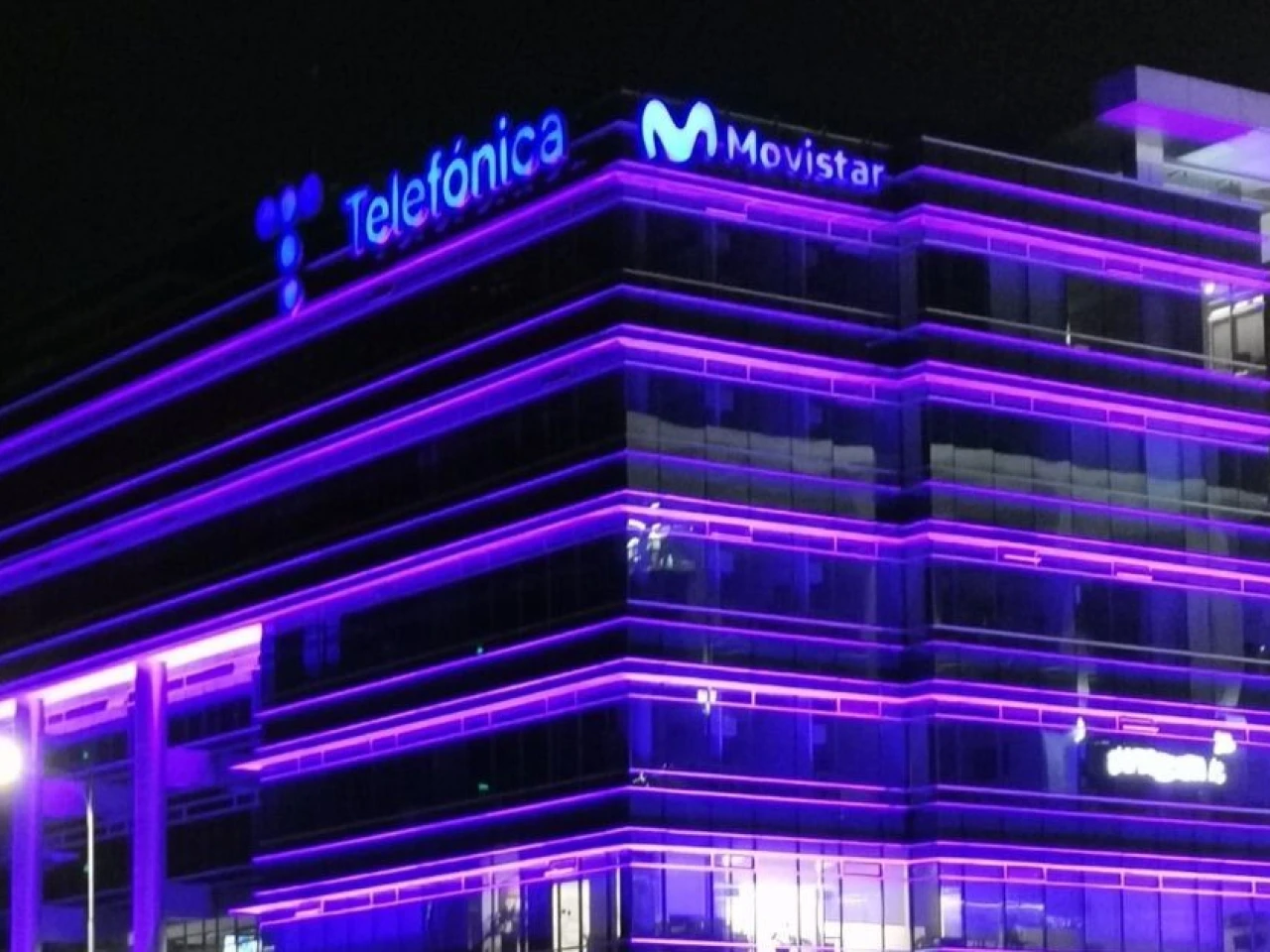 Telefónica obtuvo nueva prórroga mientras avanza su venta a Millicom