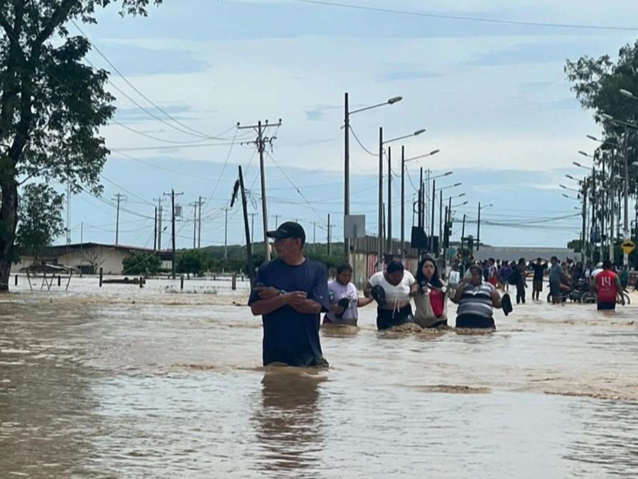 Gobierno declara emergencia en todo Ecuador por impacto del invierno