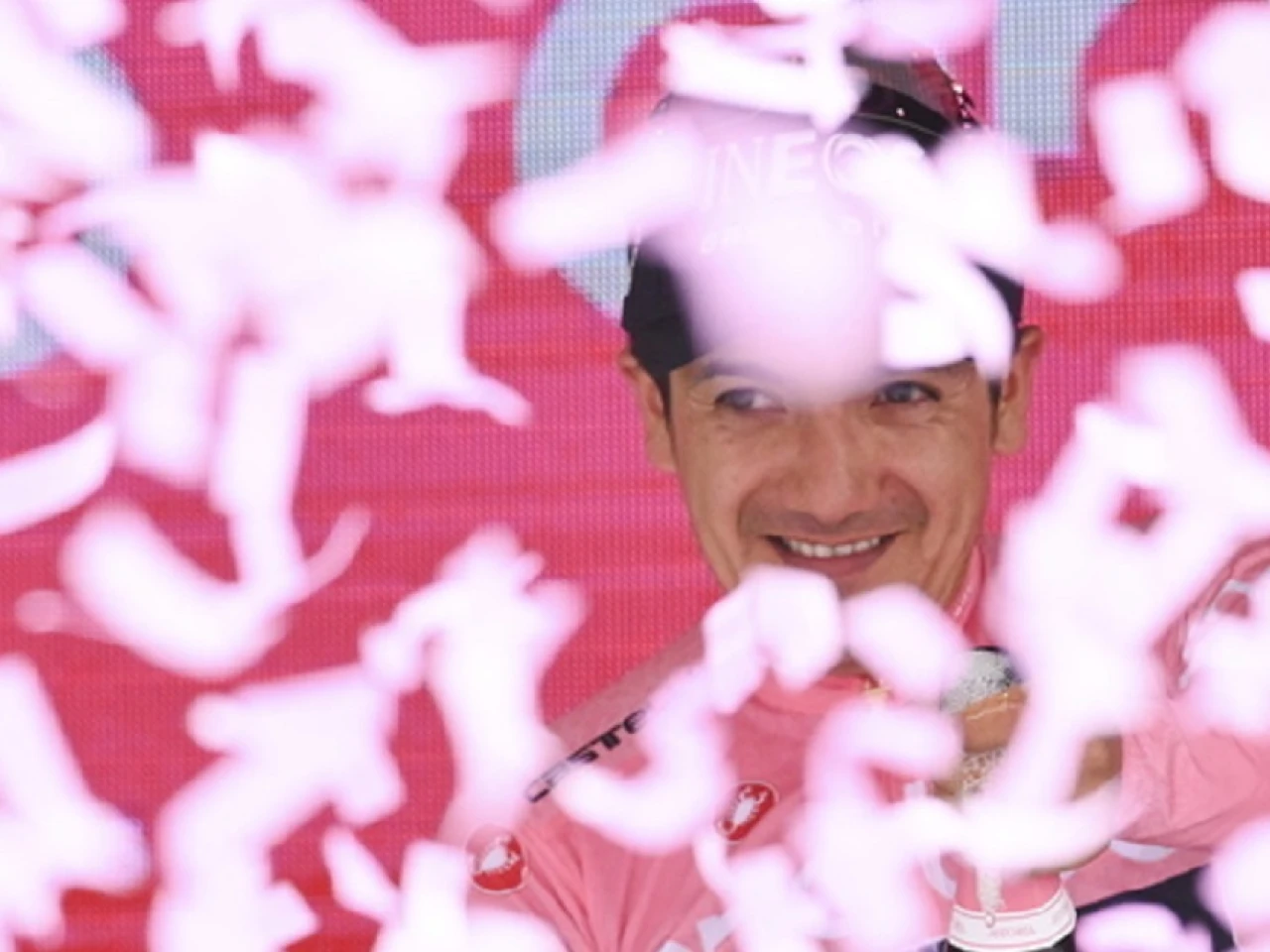 Carapaz:"La última semana es favorable para mi, daré todo por la maglia rosa"