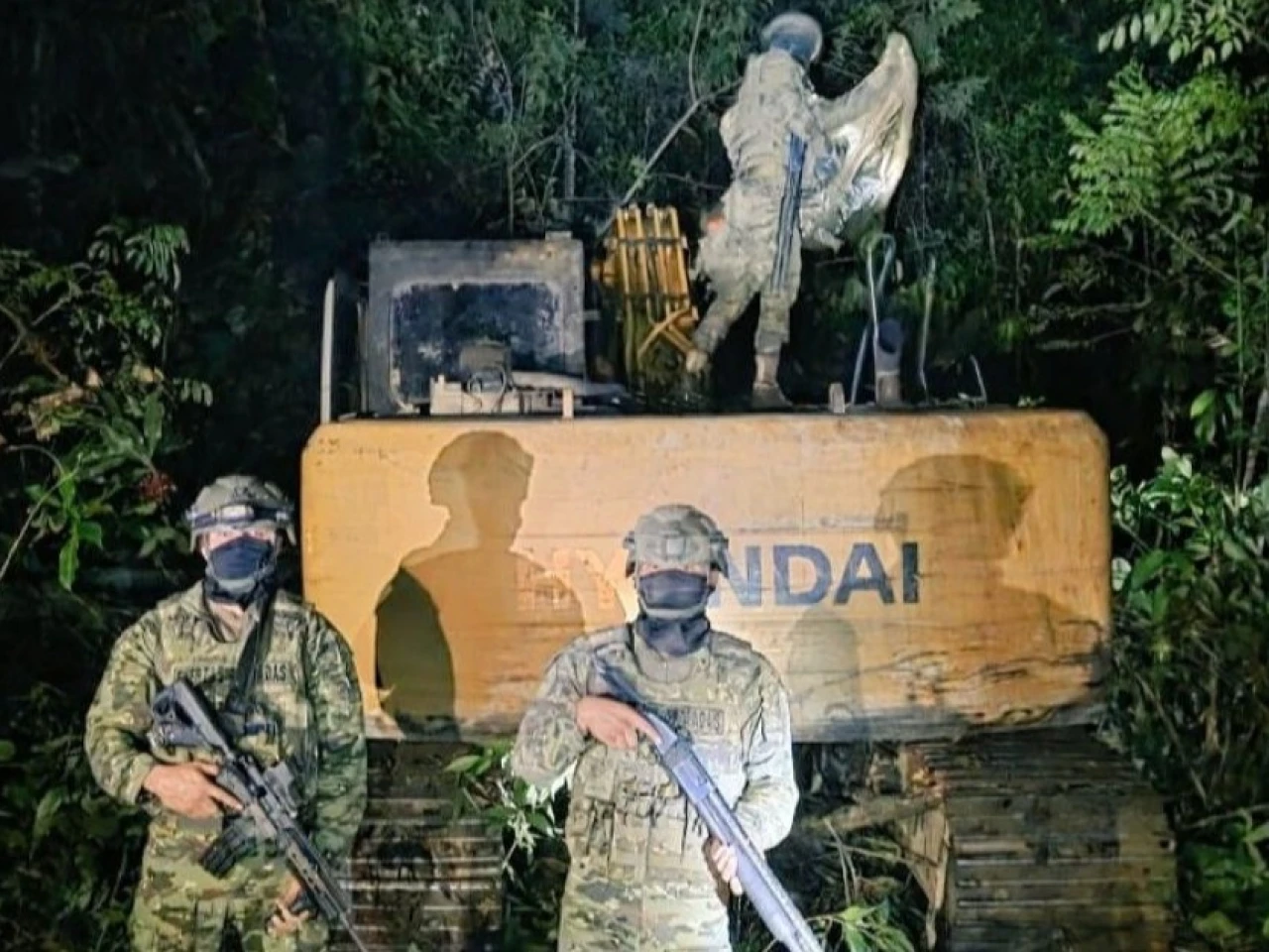 Ejército interviene maquinaria de minería ilegal en Napo y estima pérdidas por más de USD 200.000