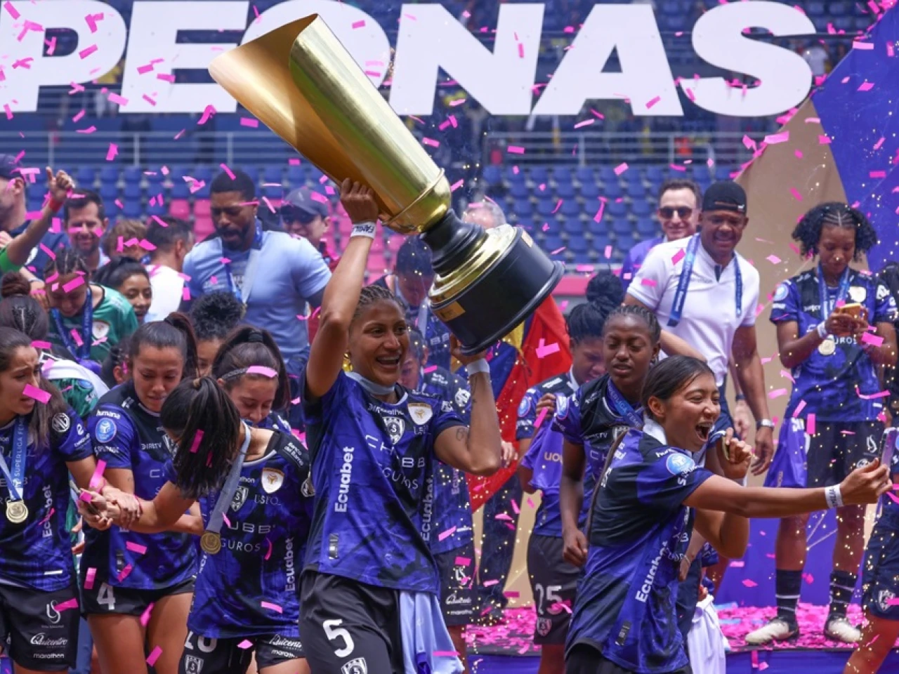 Dragonas se coronaron campeonas de la Superliga Femenina 