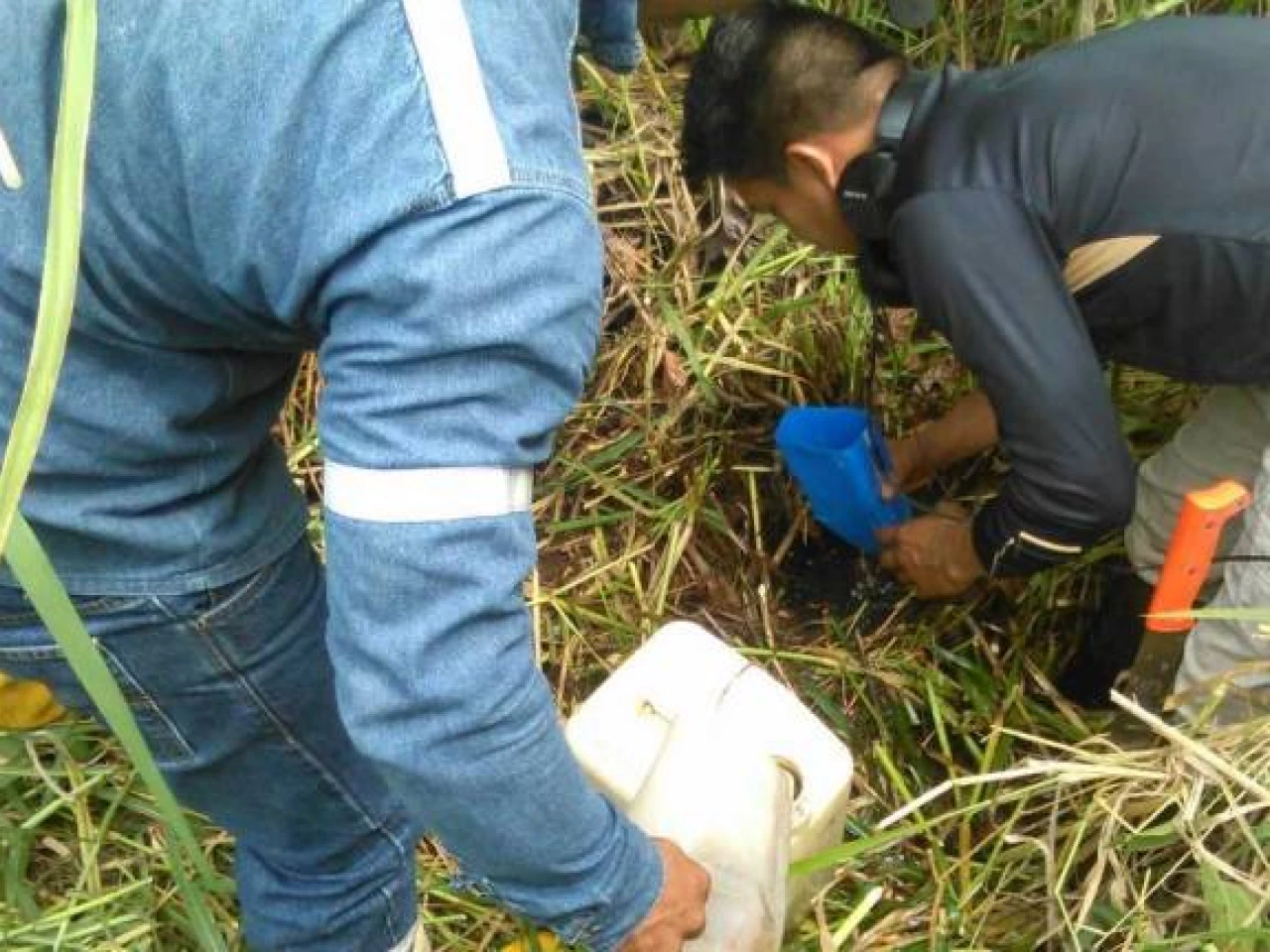 Denuncian contaminación en playas de Cuyabeno