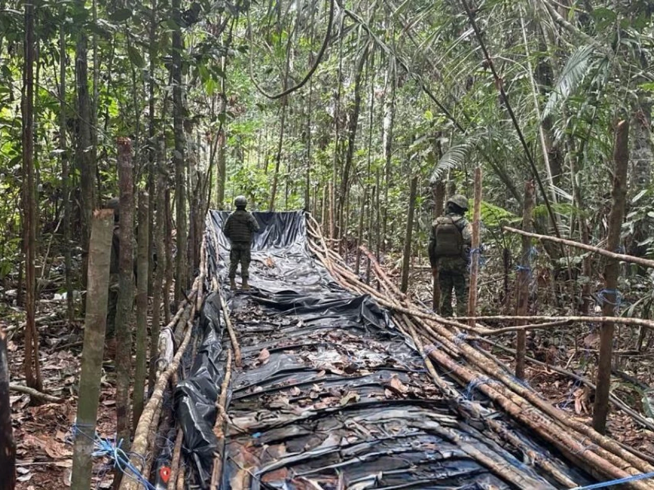 Perú: secuestran embarcación con petróleo en Loreto y exigen S/2 millones por su liberación