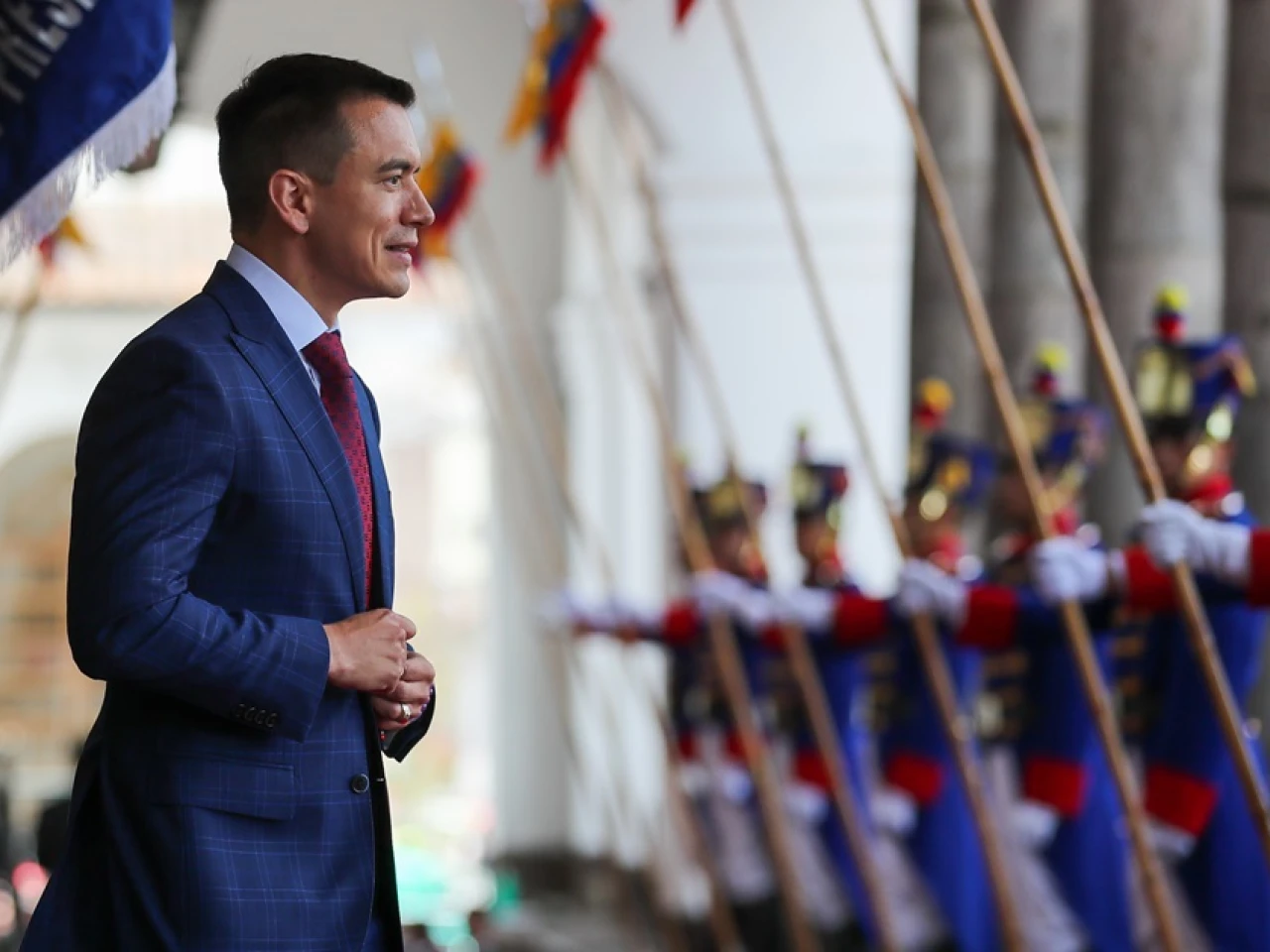 Noboa ganó las elecciones con el 51,83 % al terminar el recuento