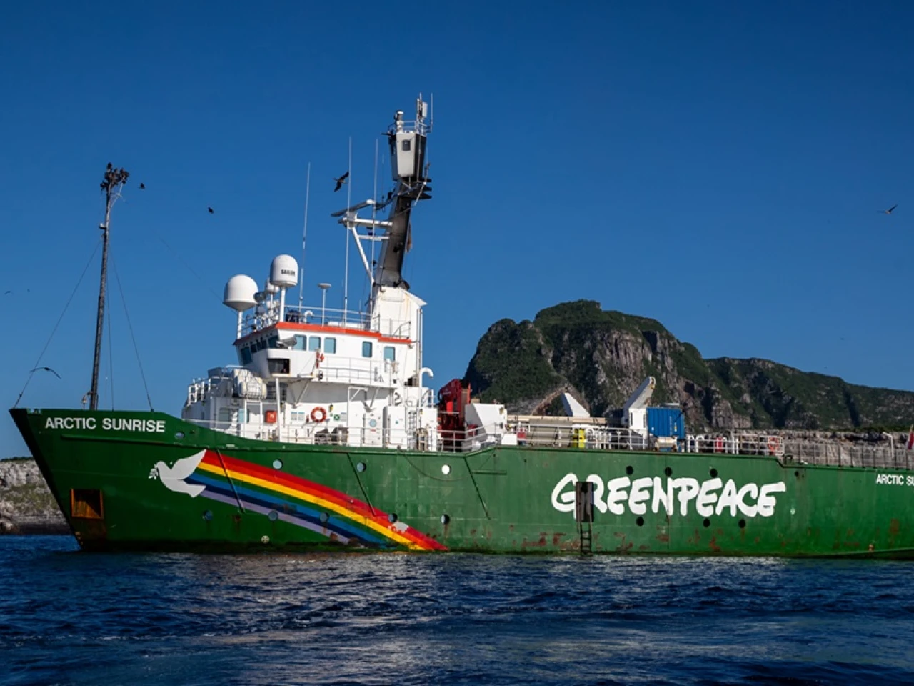 Arctic Sunrise llegó a Galápagos para proteger la fauna marina