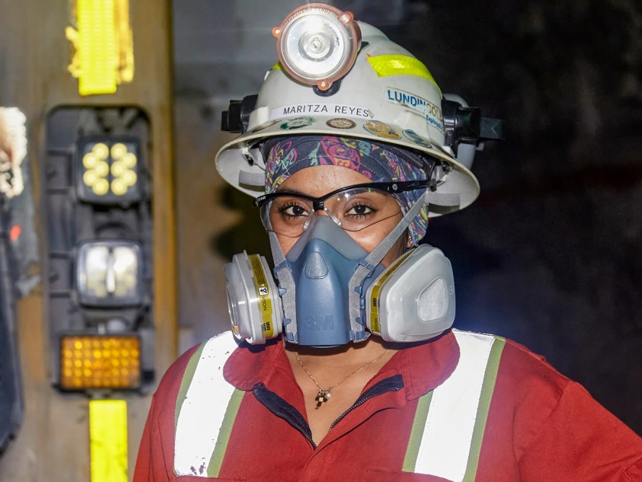 Maritza Reyes, una de las pocas mujeres que operan maquinaria minera pesada en Suramérica