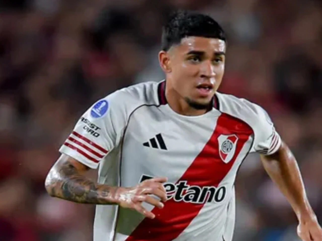 Kendry Páez brilla en River y mete presión de cara al Superclásico