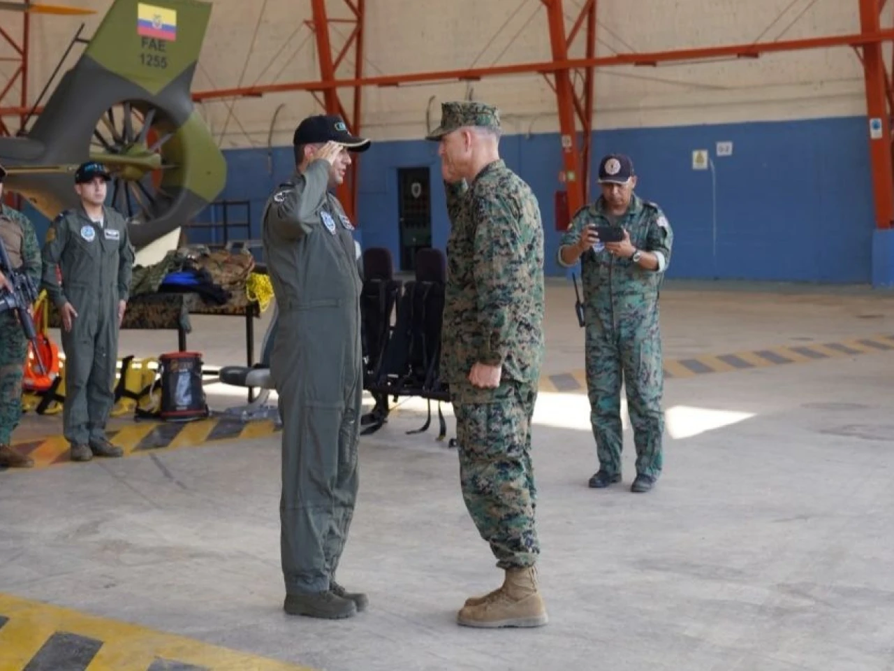 Comandante del Comando Sur de EE.UU. participa en actividades por el nuevo Plan de Seguridad de Ecuador