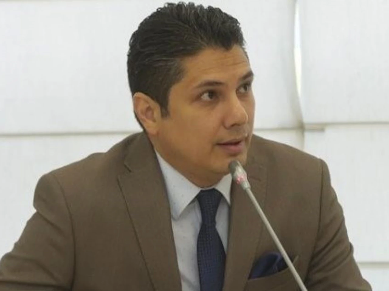 Fernando Balda celebra condena a fiscal colombiana