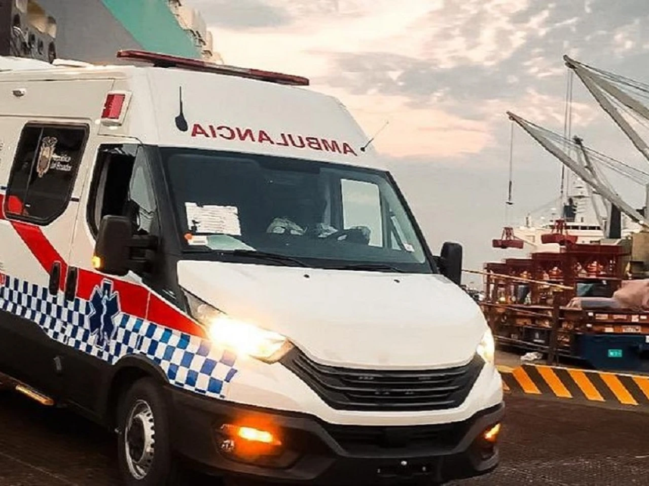 La primera flota de ambulancias llegó a Manta