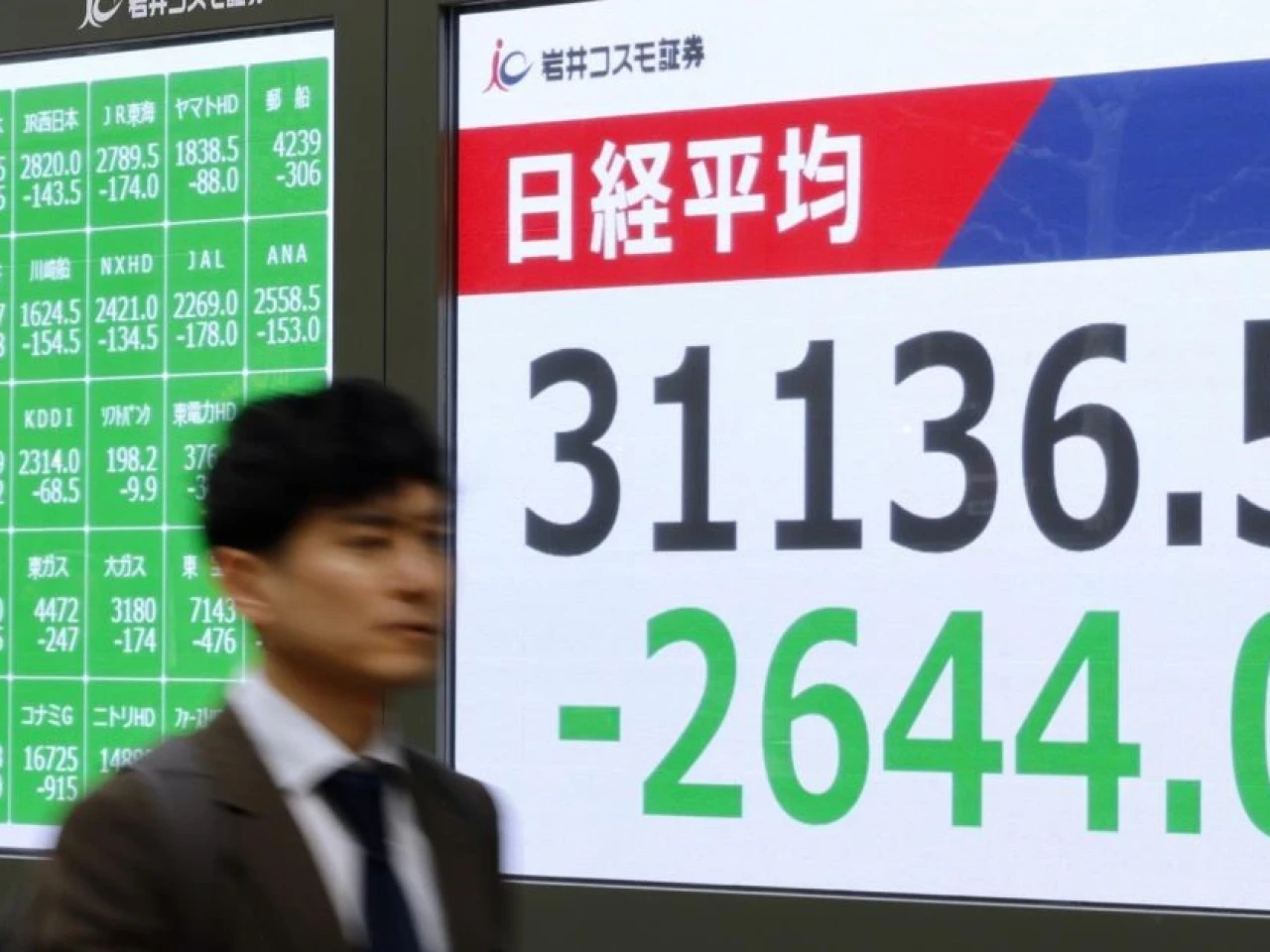 Las bolsas de Asia se desploman ante los aranceles de Trump