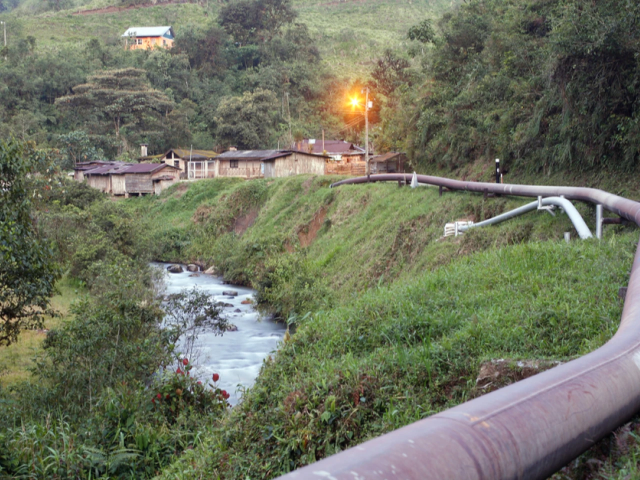 Bancos europeos dejan de financiar comercio petrolero en Amazonía ecuatoriana