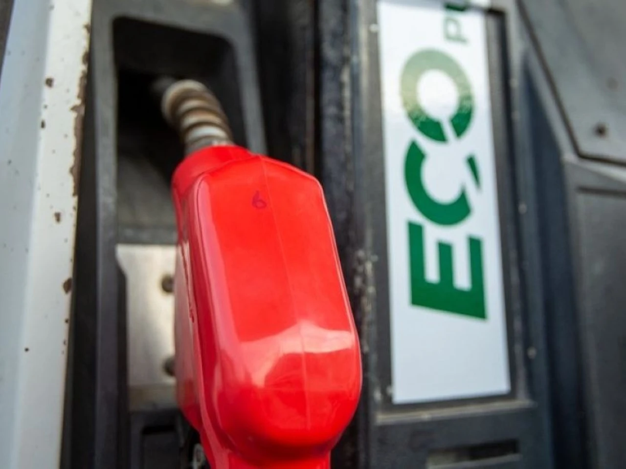 Precio de la gasolina y el diésel bajará hasta cinco centavos desde este 12 de julio
