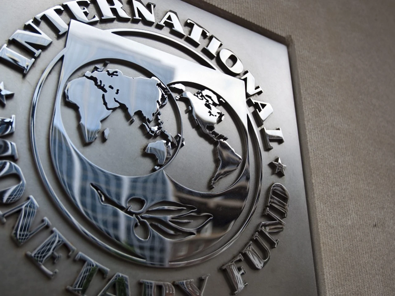 Ecuador anuncia acuerdo técnico con FMI para recibir mil millones de dólares