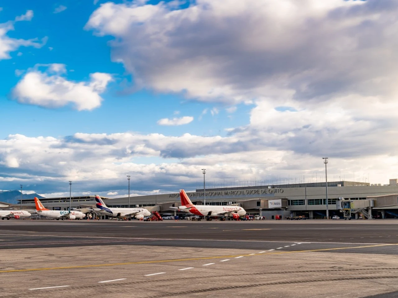 Cerca de 40 vuelos se reprogramarán en aeropuerto de Quito por mantenimiento