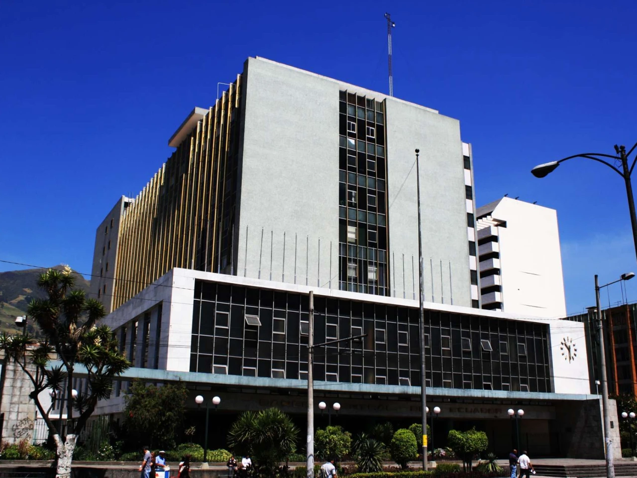 Reservas internacionales de Ecuador caen a su nivel más bajo desde 2007