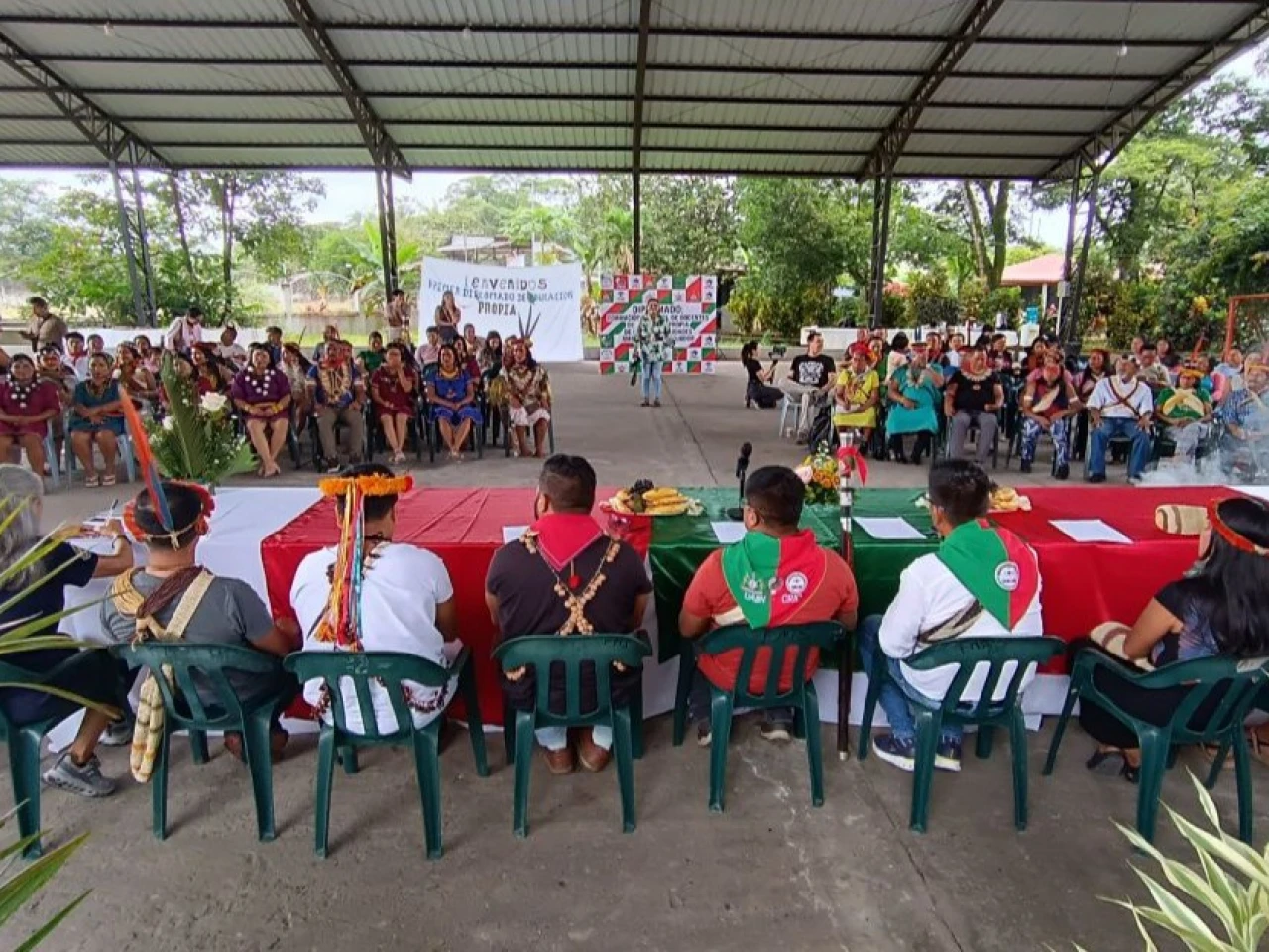 Indígenas A’i Cofán, Siekopaai y Waorani se gradúan como docentes para fortalecer la educación propia en la Amazonía