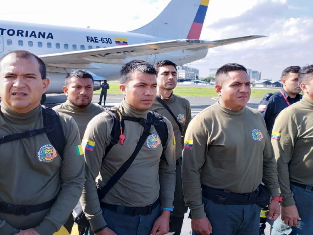 55 bomberos ecuatorianos recibieron reconocimiento por su labor en Chile