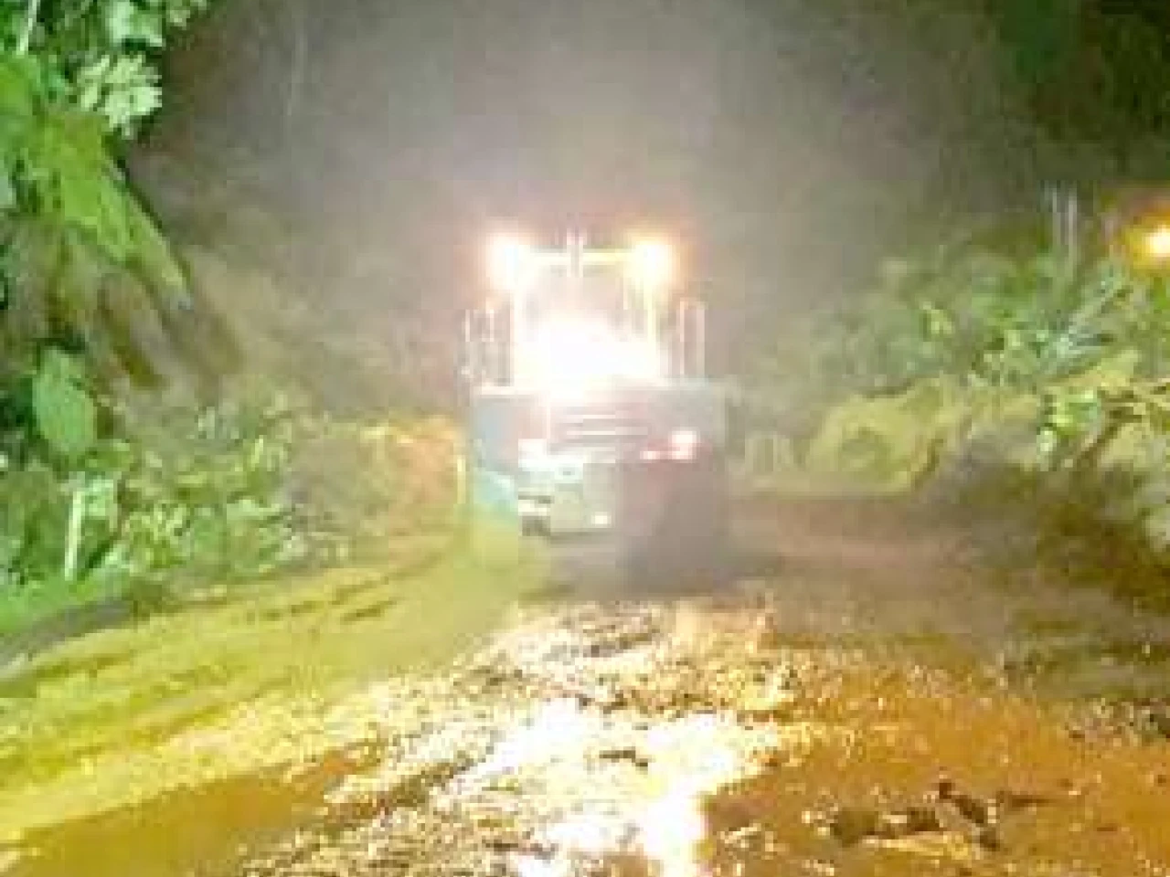 Fuerte temporal causa deslaves en carreteras de Zamora Chinchipe