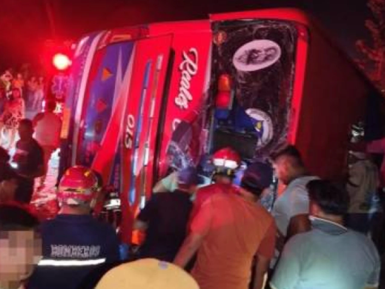 12 fallecidos y 15 heridos dejan 2 accidentes de tráfico en Manabí y Guayas