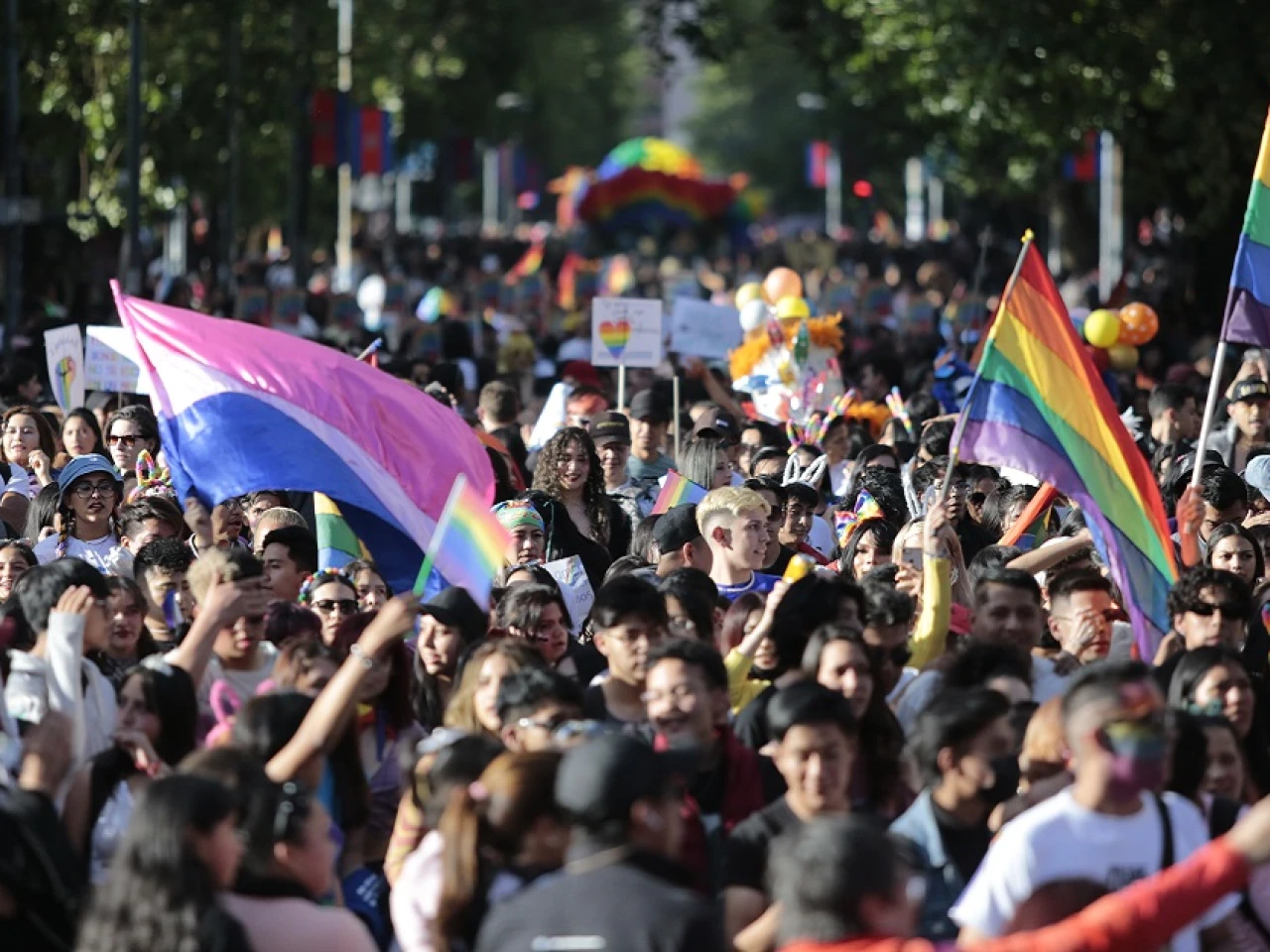 Respeto y derechos resonaron en la multicolor Marcha del Orgullo 2023